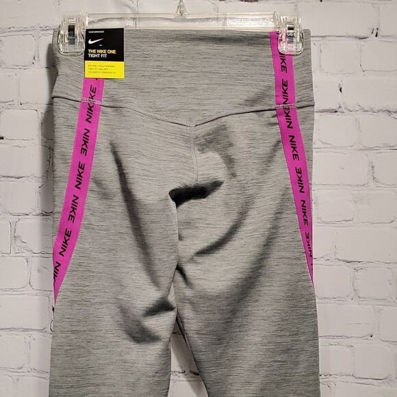 Women's Nike gray with pink tight fit 7/8 leggings NWT - Picture 5 of 10